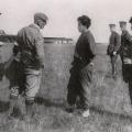 Prinz Heintrich von Preußen im Gespräch mit Gottlob und Hans Espenlaub auf der Wasserkuppe 1924.