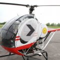 dieser Helikopter lässt seinen Motor an unserer Tankstelle an und warmlaufen