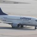 Lufthansa Boing 737-400 beim Rollen in Stuttgart
