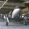 Rosinenbomber+Frontansicht+unter+dem+riesigen+Dach+des+Flughafen+Tempelhof