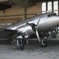 Rosinenbomber+Seitenansicht+auf+dem+Flughafen+Tempelhof