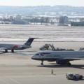 Britisch Airways rollt in Stuttgart vorbei