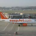 Flughafen Genf am 25.11.2011, Airbus A319 von easyJet