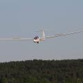 Flugbetrieb am 7.5.2011 auf dem Grasberg, DG 505 im Endanflug auf Piste 31