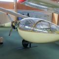 Kuffner WK-1, Motorsegler mit Umlaufschraube in der Rumpfröhre hinter der Fläche, Spannweite 18,8 m, Rumpflänge 7,96 m, Vmax 230 km/h, Rüstgewicht 430 kg, beste Gleitzahl 33,2, gedacht als Doppelsitzer mit BMW R90/S 600 ccm Motor mit 58 PS, die Schraube ist dreiblättrig umklappbar.