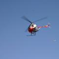 Helikopter Hughes 300 im Anflug