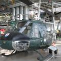 Bell+UH-1D%2C+Baujahr+1970%2C+Rumpf+12%2C7+m%2C+Rotor+14%2C6+m%2C+Startmasse+4300+kg%2C+Nutzlast+900+kg%2C+Reisegeschwindigkeit+160+km%2Fh%2C+Gipfelh%C3%B6he+4800+m%2C+Reichweite+500+km%2C+Wellenleistungstriebwerk+Lycoming+T53-L13+mit+1030+kW
