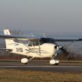 Cessna 172 D-EYGS kurz vor dem Start über Piste 13 auf dem Grasberg