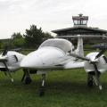 DA 42 auf dem  Grasberg, Frontansicht vor dem Clubheim