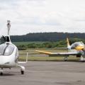 Supereleganter Cavalon Tragschrauber und unsere DR 400 an der Tankstelle