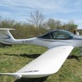 Flugplatz+Bad+Neustadt+-+Grasberg+am+12.4.2025%2C+UL+atec+321+FAETA+neben+der+Tankstelle