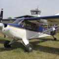 Flugplatz Bad Neustadt - Grasberg am 19.06.2022, blaue Husky vor dem Clubheim geparkt
