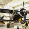 Antonov AN-2, Flugfähiges Exemplar, seit 2005 im Museum. Länge 12,74 m, Spannweite 18,18 m, Leergewicht 3450 kg, Startgewicht 5500 kg, Reichweite 1390 kn, Dienstgipfelhöhe 4400 m, 190 km/h, Motor Asch-62IR mit 735 kW, Baujahr 1958.