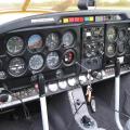 Motorflugzeug DR 400 Cockpit von links