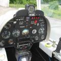 Das Cockpit des Selbstbauflugzeugs Sky Arrow. Die Piloten sitzen hintereinander (Tandemanordnung).