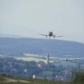 F-Schlepp im Anflug auf die Piste 14 zum tiefen Überflug oder sogar einem "touch and go".