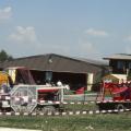 Startwinde und Seilrückholwagen vor dem Hangar und dem Clubheim auf dem Grasberg.