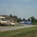 Der Rettungsdienst hinter der Halle und die beliebte Hüpfburg.