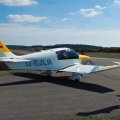 Die Schleppmaschine vom Typ DR400 rollt auf die Piste