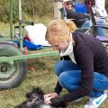 Flugplatzhund Pino mit Frauchen