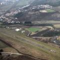 Der Flugplatz Grasberg im Vorbeiflug aus dem Segelflugzeug fotografiert.