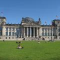 Reichstag und die berühmte Wiese davor