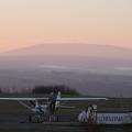 Cessna 150 L, Tanken im Licht der untergehenden Sonne