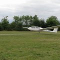 Flugplatz Bad Neustadt - Grasberg am 20.8.2024, Windenflugbetrieb, Twin hebt ab