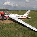 Flugplatz Bad Neustadt, Kunstflug am 13.04.2025, Gurte anlegen ist da richtig Arbeit