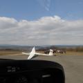 Flugplatz Bad Neustadt am Ostermontag 2013, Blick aus der wartenden Schleppmaschine
