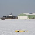 Piste und Clubheim im Februar 2010