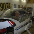 Robert in der Super Dimona in der Segelflugwerkstatt