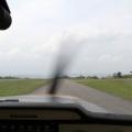 Copilotenblick aus der C 150 L beim Rollen auf unserem Taxiway