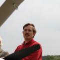 Peter und Michael ziehen Cessna aus der Halle