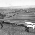 nach jedem Flug wurde der Gleiter wieder hochbefördert, Flugbetrieb am Rederkreuz, vermutlich 1933, 1934 oder 1935